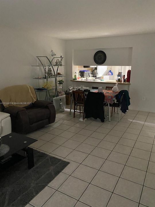 Activo con contrato: $275,000 (2 camas, 2 baños, 1056 Pies cuadrados)