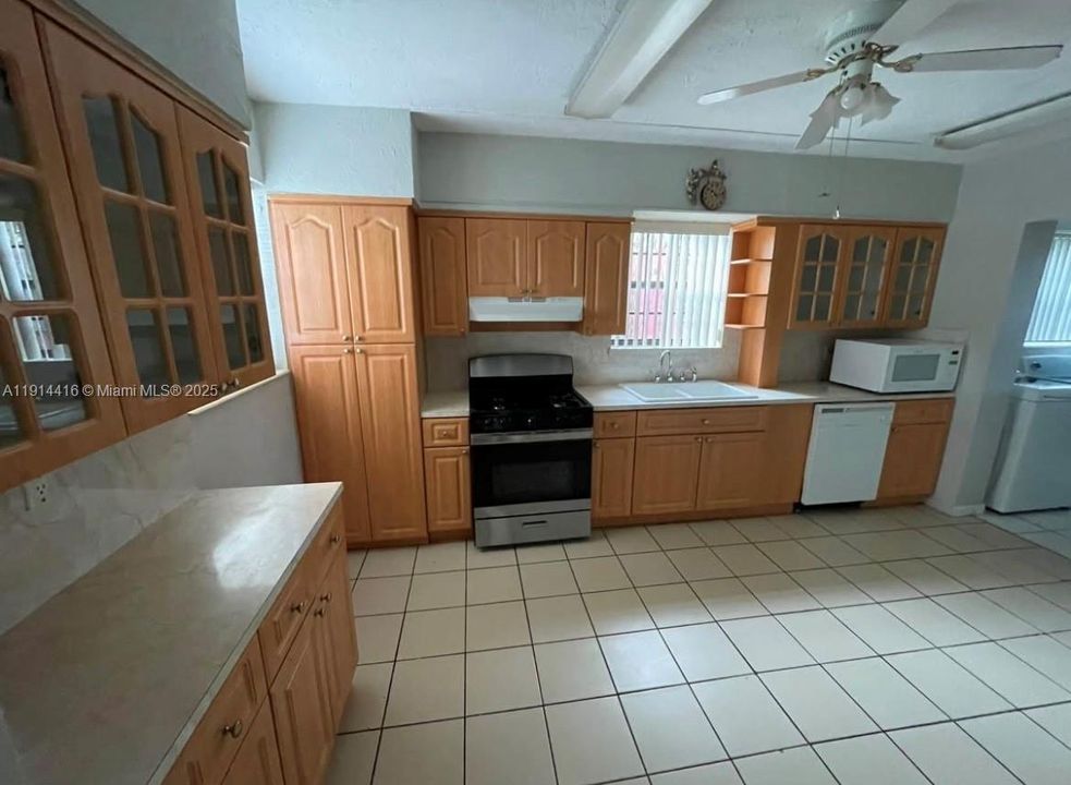 Active With Contract: $2,750 (4 beds, 2 baths, 1759 Square Feet)