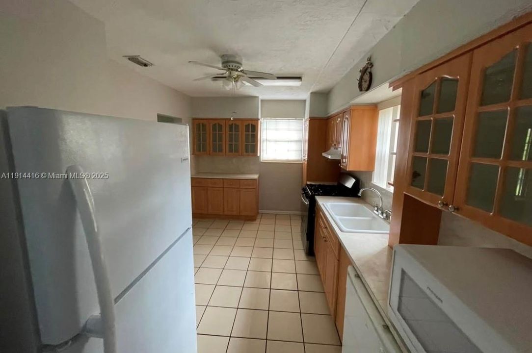 Active With Contract: $2,750 (4 beds, 2 baths, 1759 Square Feet)