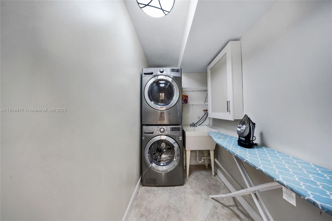 En Venta: $949,000 (3 camas, 2 baños, 1525 Pies cuadrados)