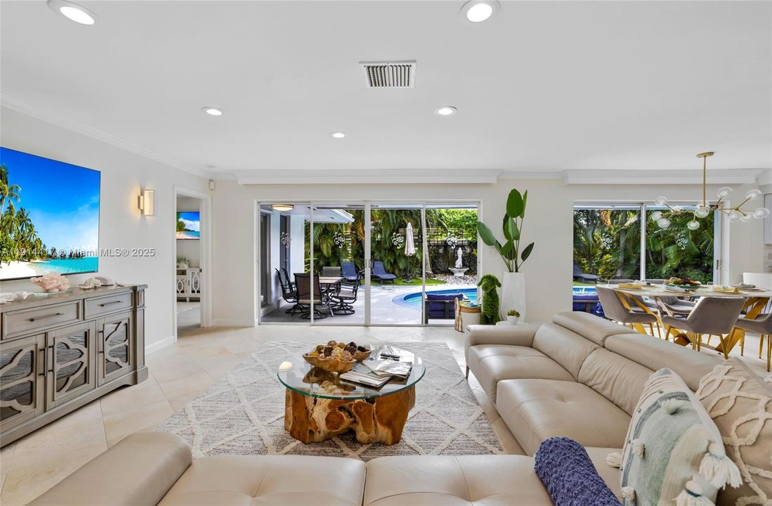 En Venta: $949,000 (3 camas, 2 baños, 1525 Pies cuadrados)