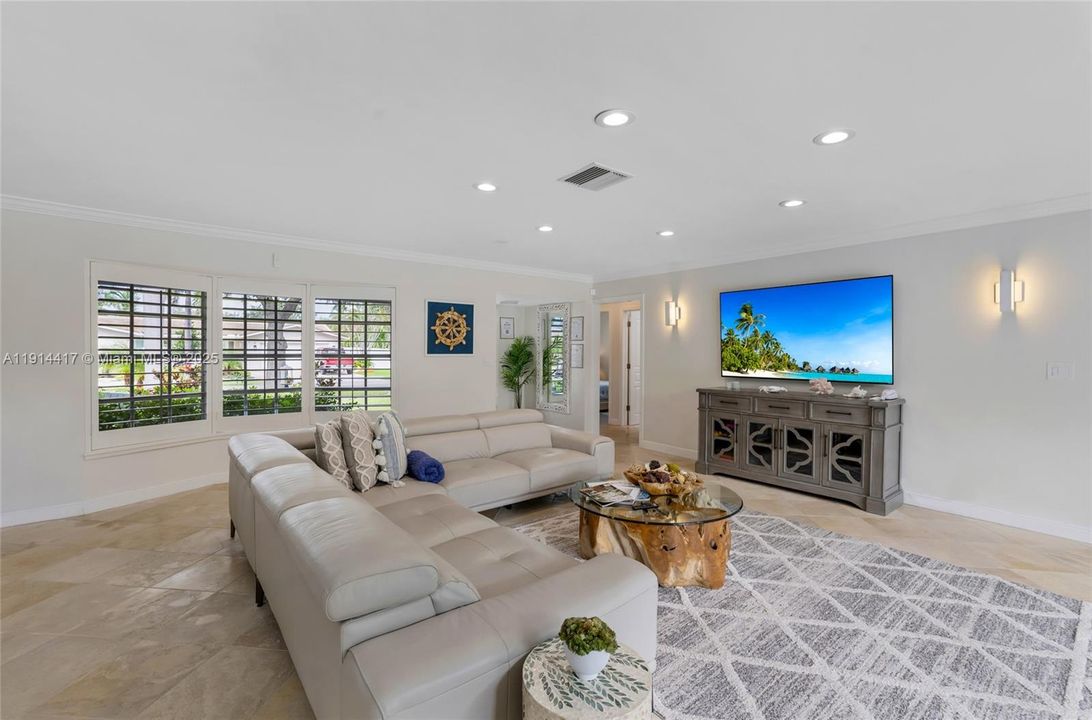 En Venta: $949,000 (3 camas, 2 baños, 1525 Pies cuadrados)