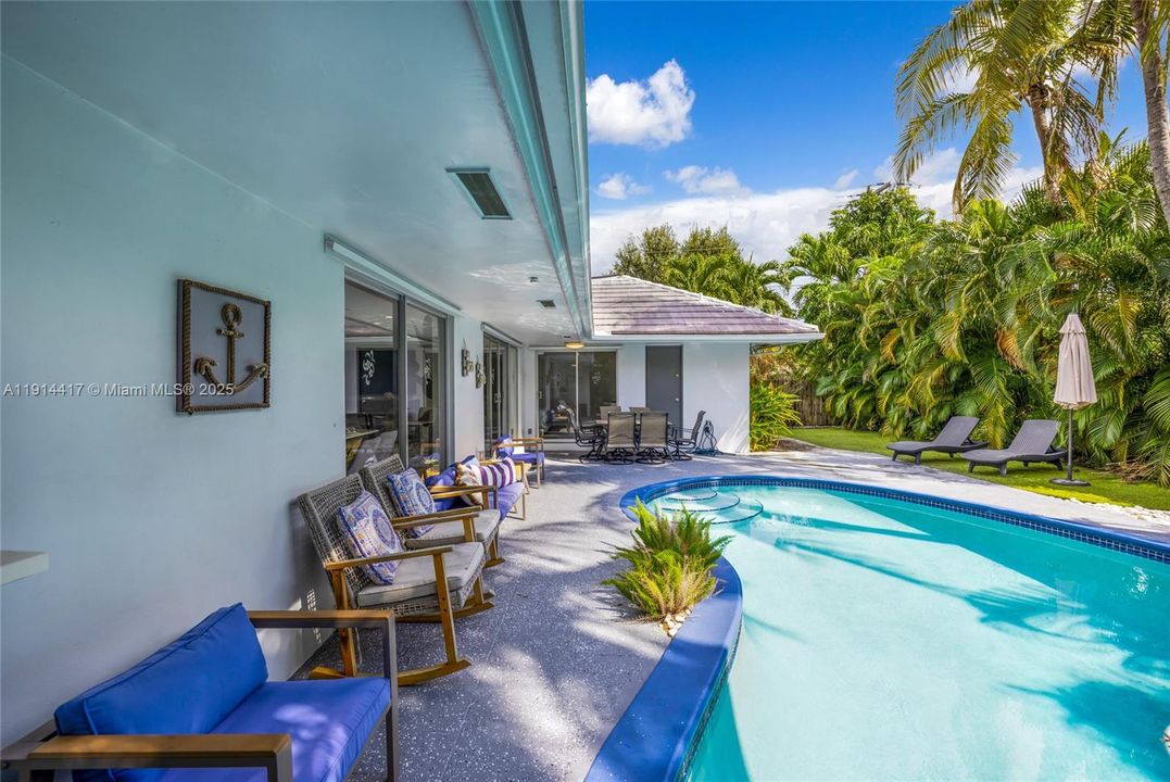 En Venta: $949,000 (3 camas, 2 baños, 1525 Pies cuadrados)