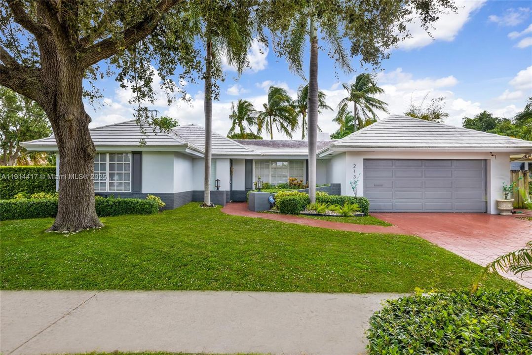 En Venta: $949,000 (3 camas, 2 baños, 1525 Pies cuadrados)