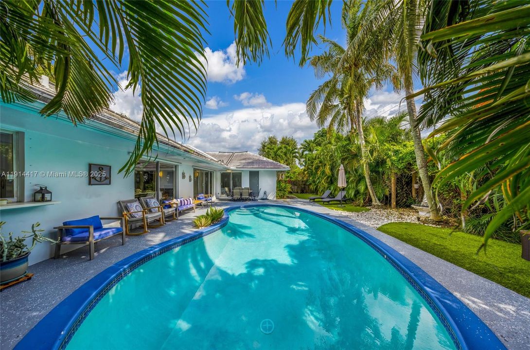 En Venta: $949,000 (3 camas, 2 baños, 1525 Pies cuadrados)