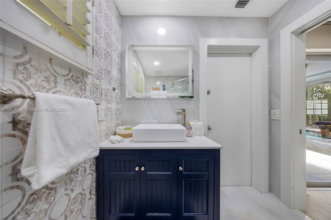 En Venta: $949,000 (3 camas, 2 baños, 1525 Pies cuadrados)