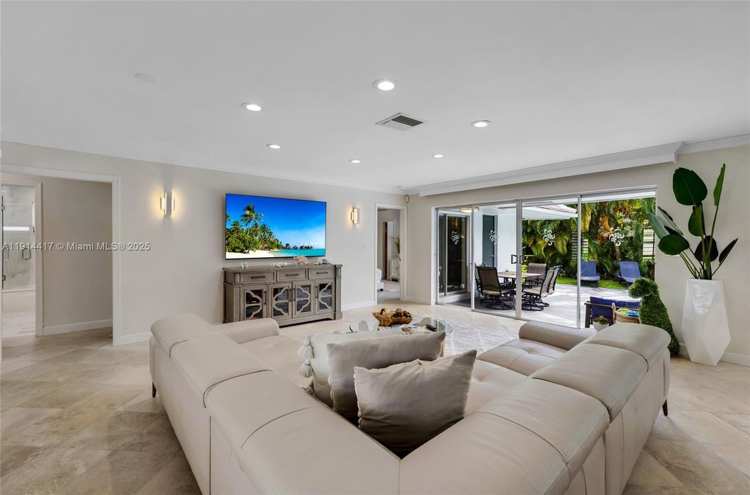 En Venta: $949,000 (3 camas, 2 baños, 1525 Pies cuadrados)