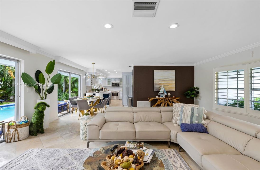 En Venta: $949,000 (3 camas, 2 baños, 1525 Pies cuadrados)