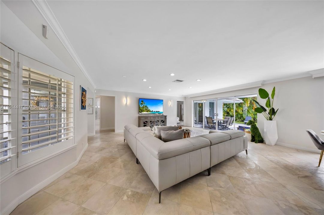 En Venta: $949,000 (3 camas, 2 baños, 1525 Pies cuadrados)