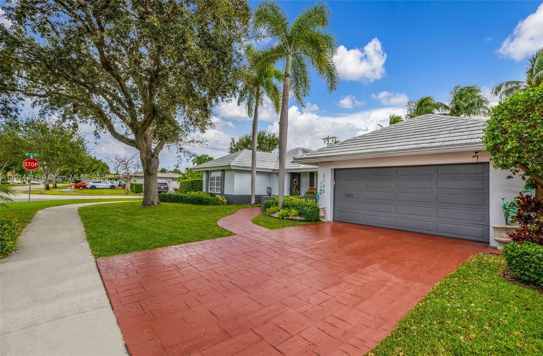 En Venta: $949,000 (3 camas, 2 baños, 1525 Pies cuadrados)