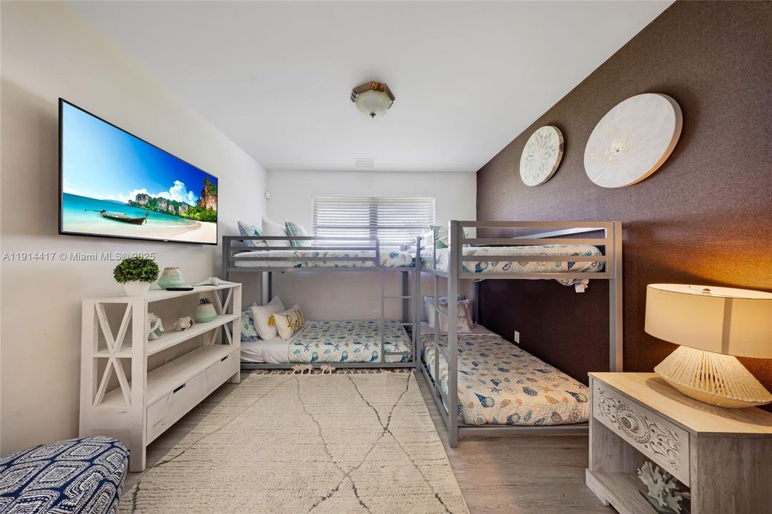 En Venta: $949,000 (3 camas, 2 baños, 1525 Pies cuadrados)