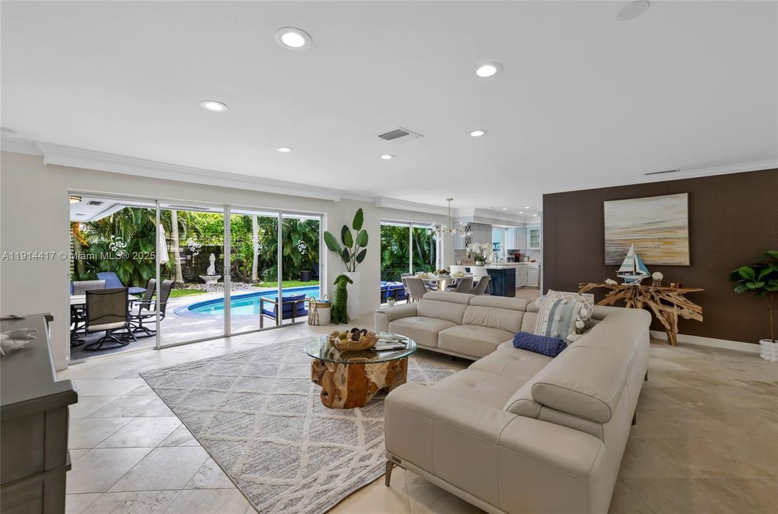 En Venta: $949,000 (3 camas, 2 baños, 1525 Pies cuadrados)