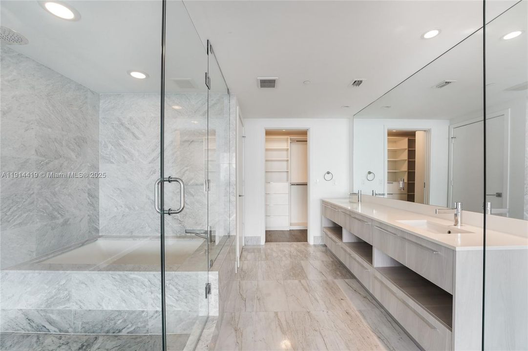 Под контрактом: $8,000 (3 спален, 3 ванн, 1526 Квадратных фут)