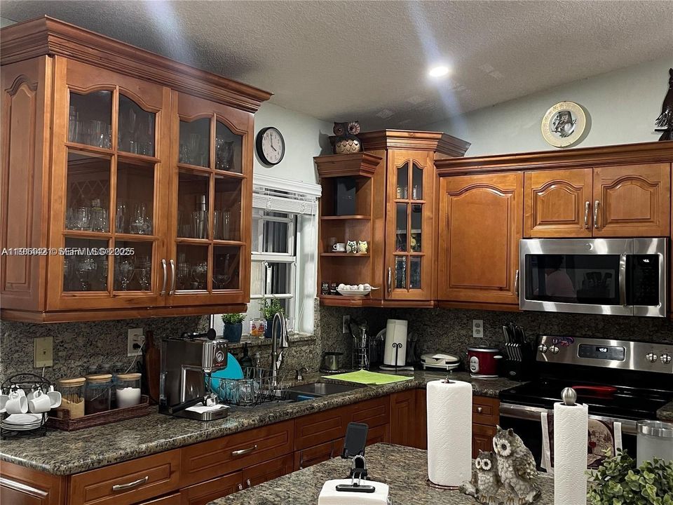 For Rent: $3,600 (3 beds, 2 baths, 1324 Square Feet)