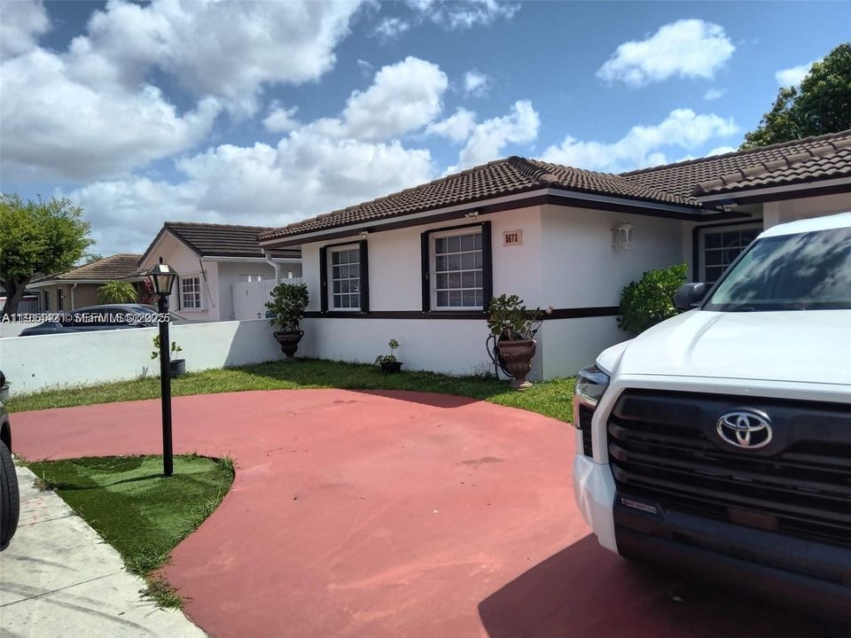 For Rent: $3,600 (3 beds, 2 baths, 1324 Square Feet)