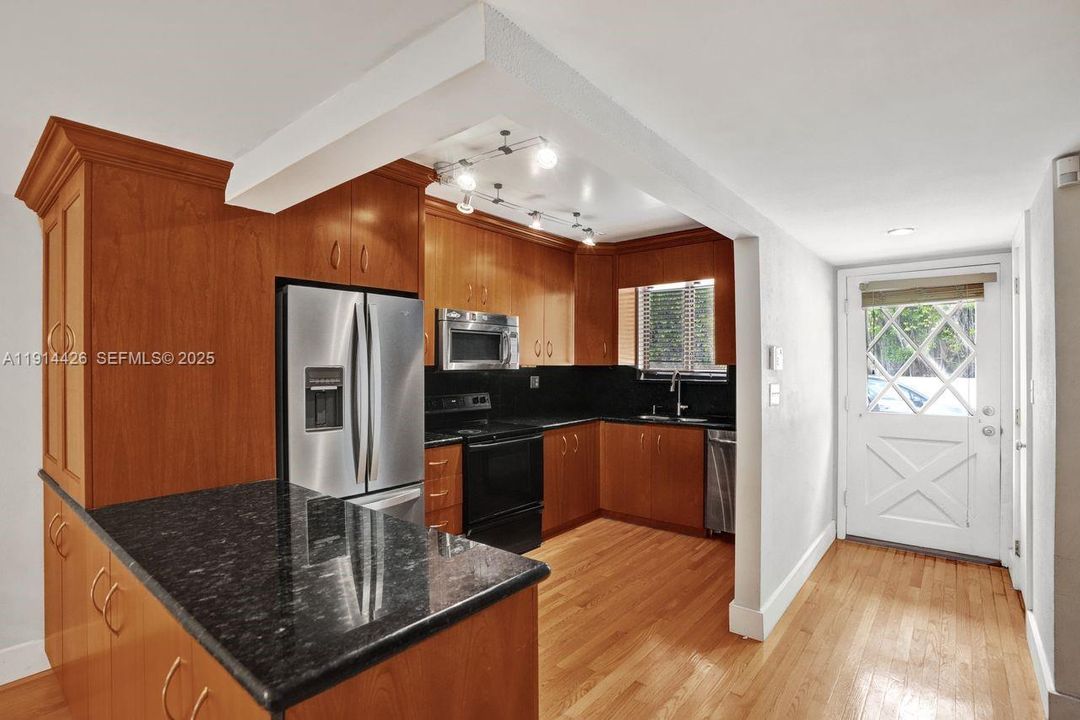 На продажу: $430,000 (2 спален, 2 ванн, 1507 Квадратных фут)