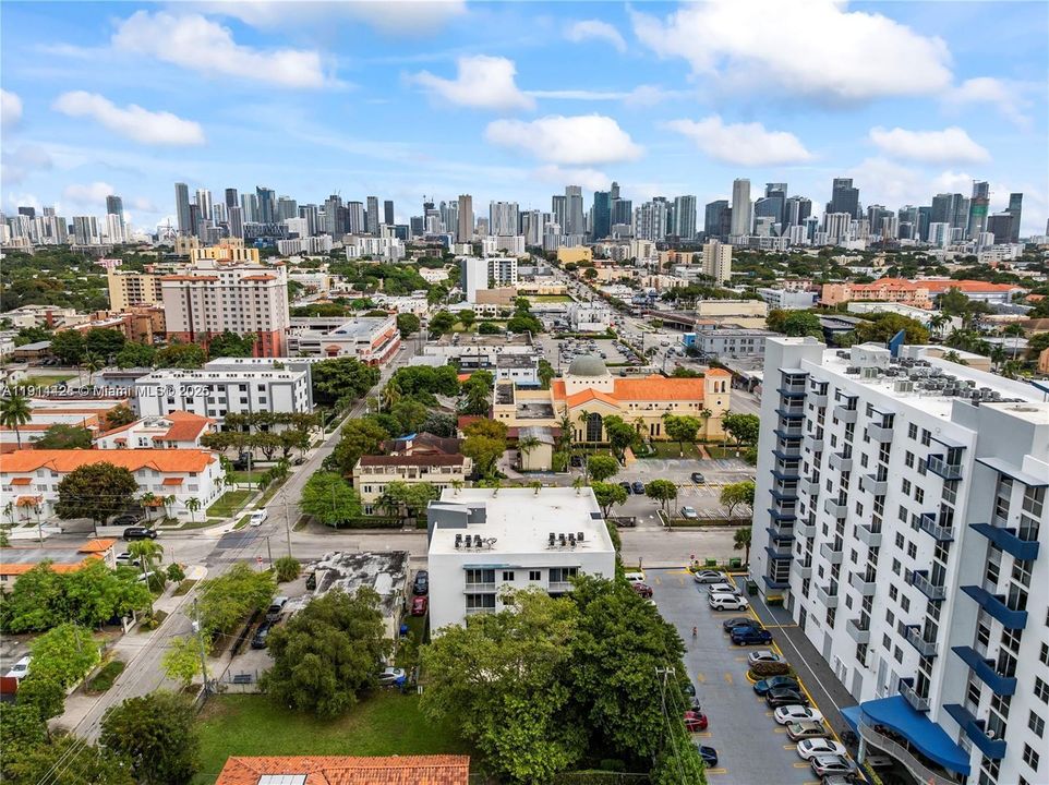 En Venta: $800,000 (4 camas, 2 baños, 1380 Pies cuadrados)