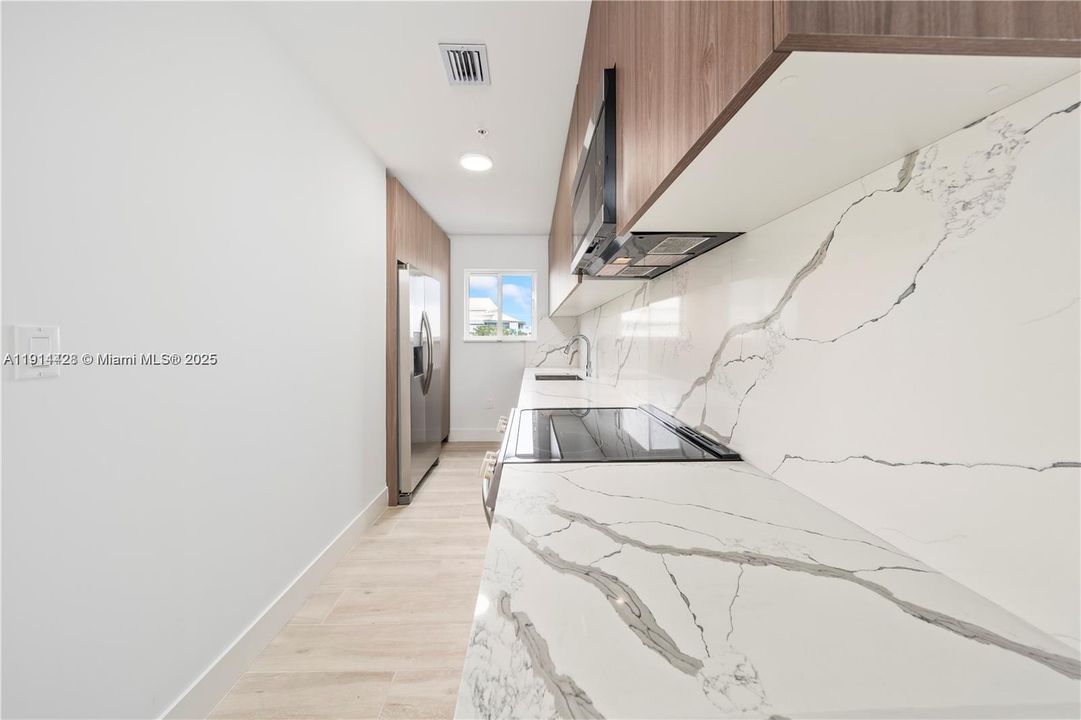 En Venta: $800,000 (4 camas, 2 baños, 1380 Pies cuadrados)