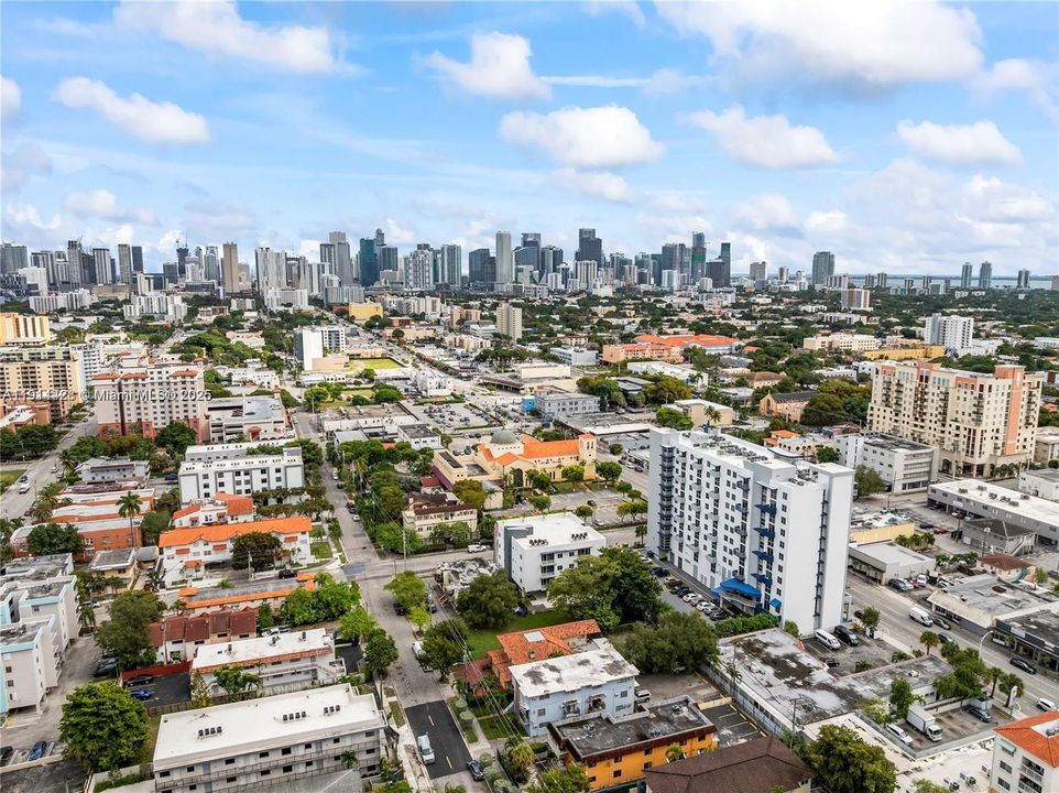 En Venta: $800,000 (4 camas, 2 baños, 1380 Pies cuadrados)