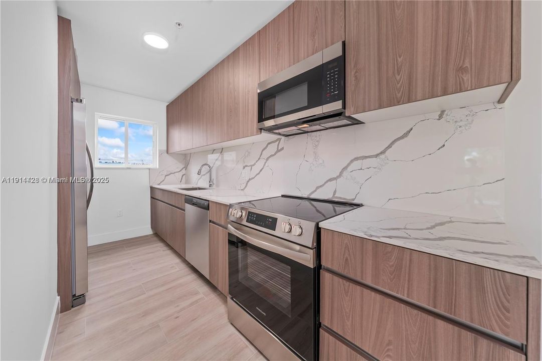 En Venta: $800,000 (4 camas, 2 baños, 1380 Pies cuadrados)