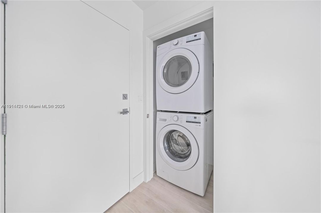 En Venta: $800,000 (4 camas, 2 baños, 1380 Pies cuadrados)