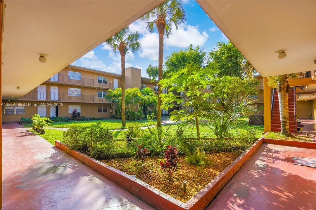 For Rent: $1,875 (1 beds, 1 baths, 583 Square Feet)