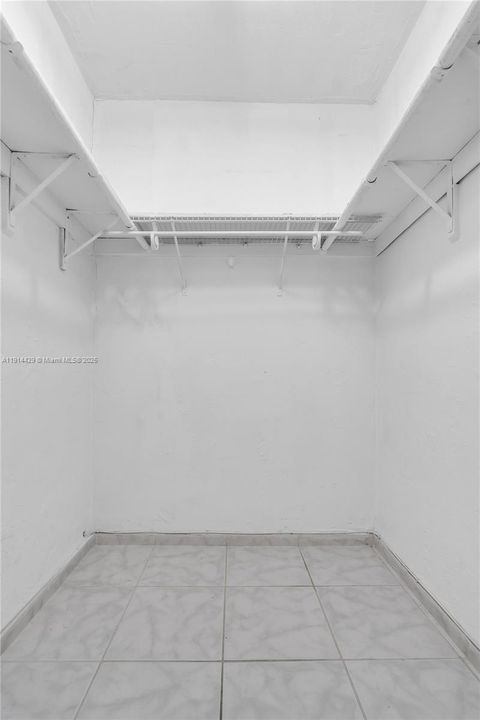 For Rent: $1,875 (1 beds, 1 baths, 583 Square Feet)