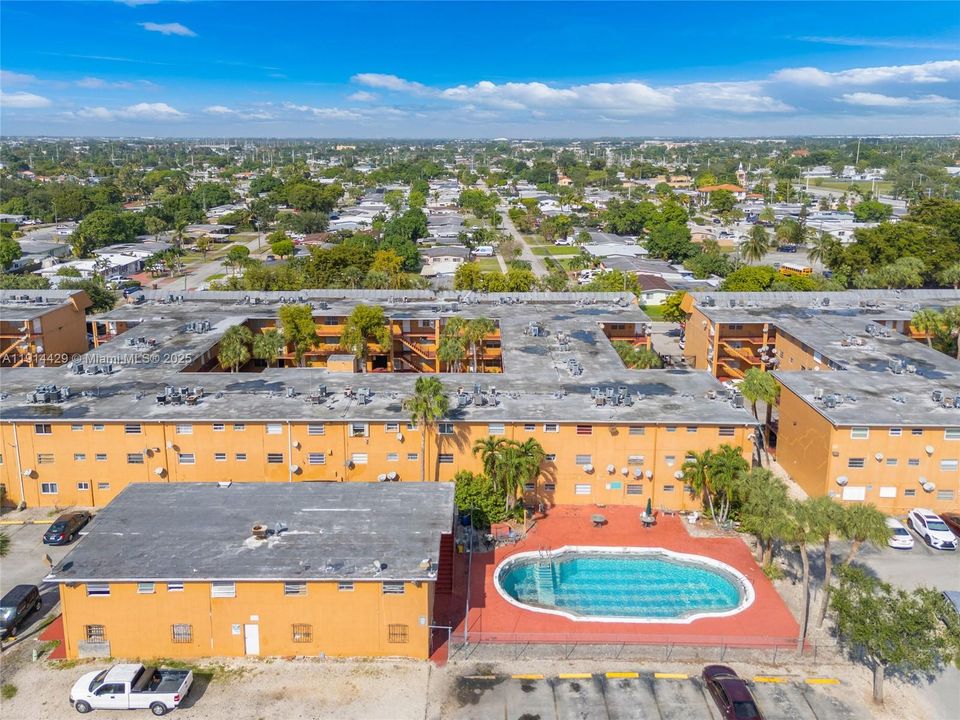 For Rent: $1,875 (1 beds, 1 baths, 583 Square Feet)