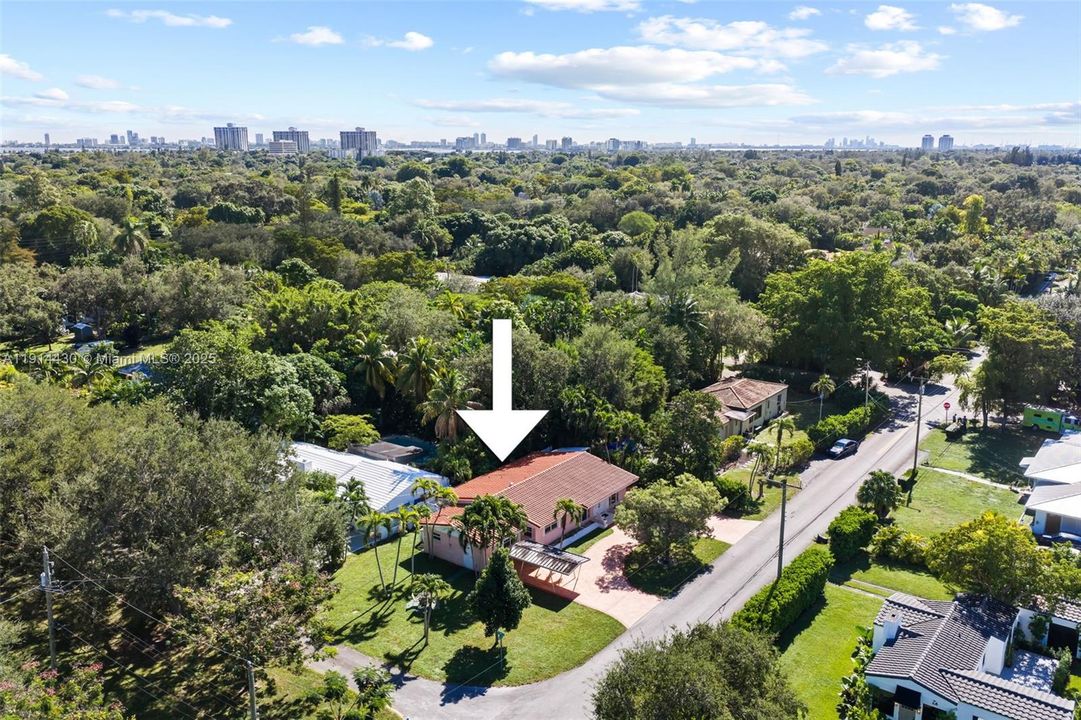 En Venta: $985,000 (3 camas, 2 baños, 1800 Pies cuadrados)