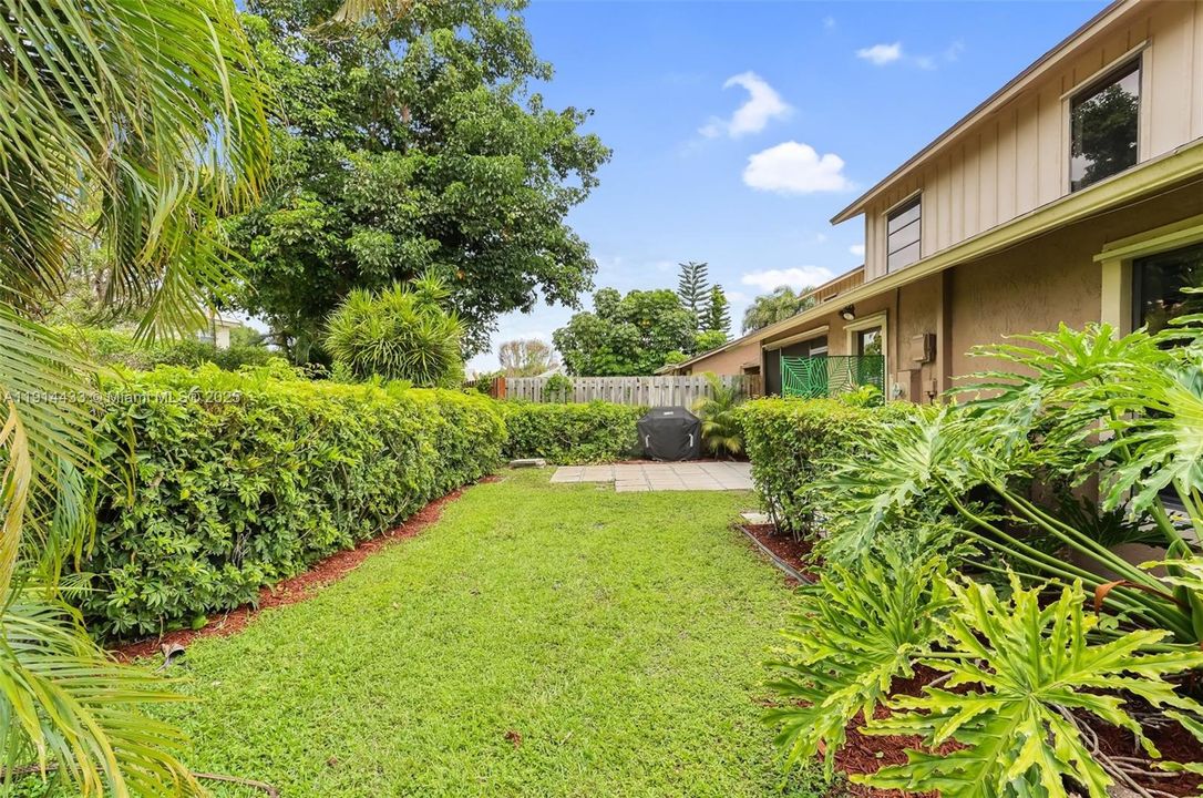 待售: $385,000 (3 贝兹, 2 浴室, 2084 平方英尺)