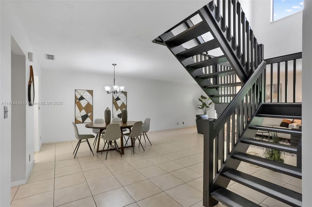 待售: $385,000 (3 贝兹, 2 浴室, 2084 平方英尺)