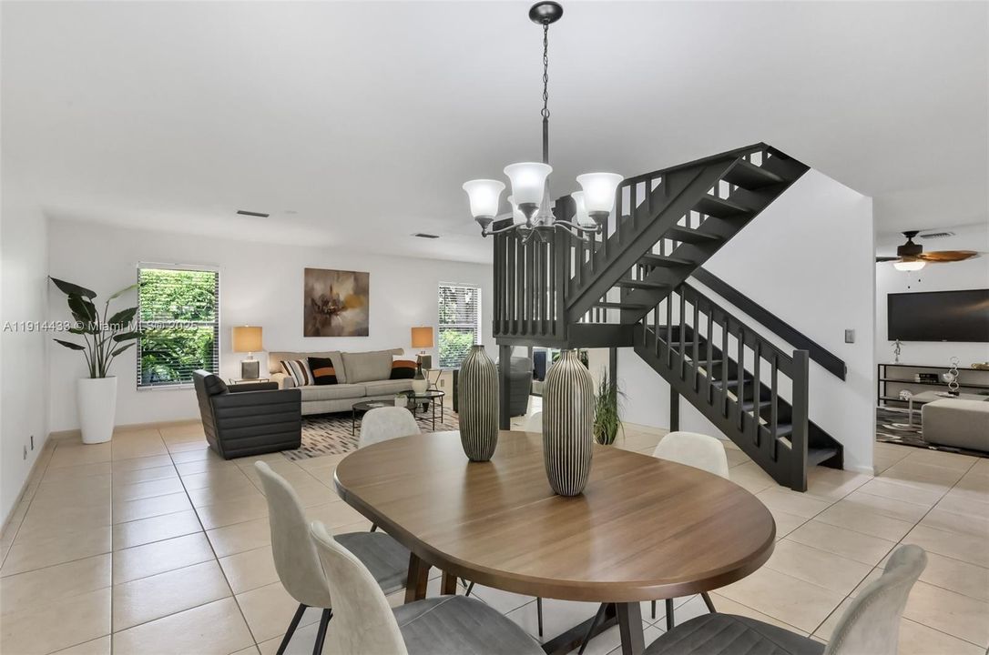 待售: $385,000 (3 贝兹, 2 浴室, 2084 平方英尺)