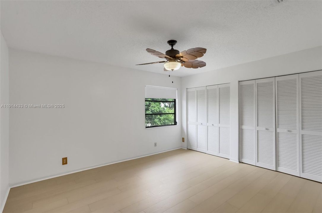 待售: $385,000 (3 贝兹, 2 浴室, 2084 平方英尺)