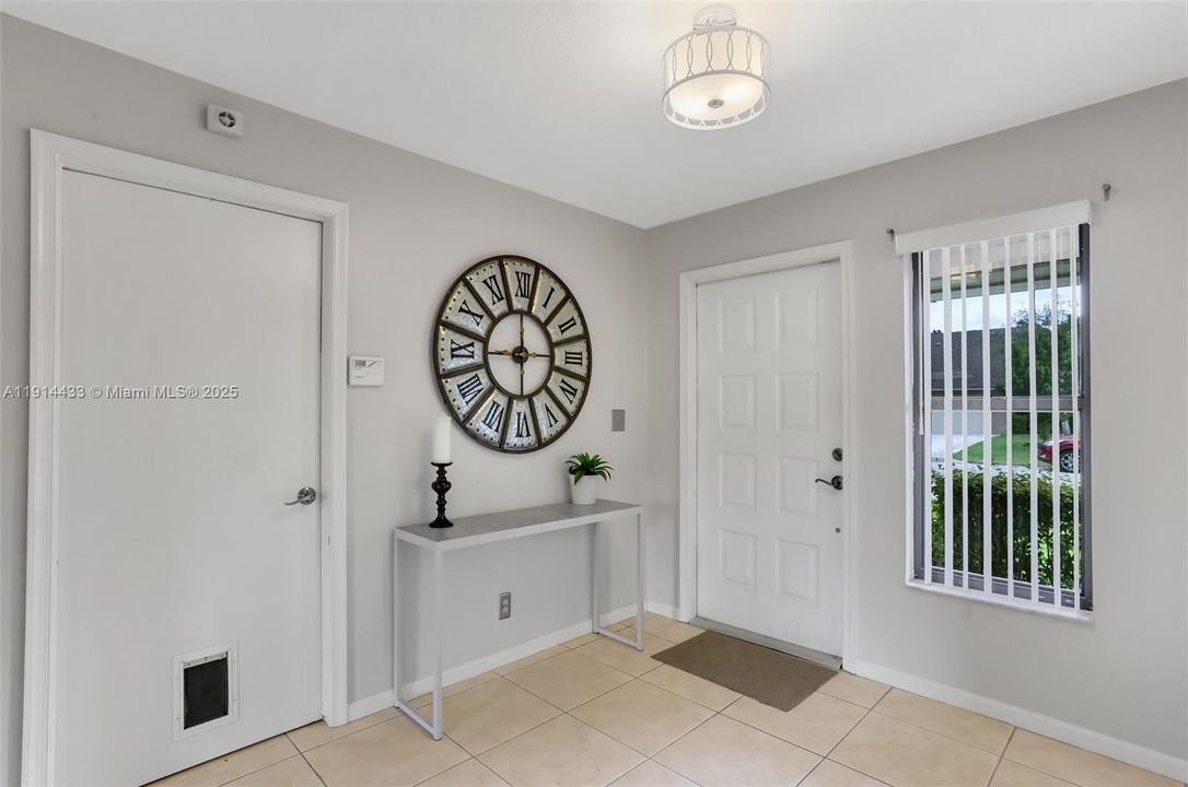 待售: $385,000 (3 贝兹, 2 浴室, 2084 平方英尺)