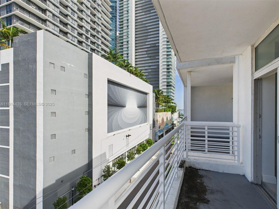 For Rent: $2,300 (1 beds, 1 baths, 40545 Square Feet)