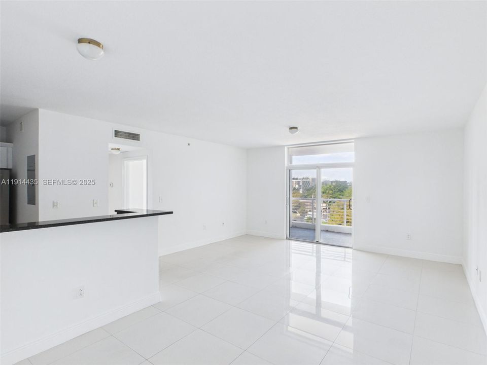 For Rent: $2,300 (1 beds, 1 baths, 40545 Square Feet)