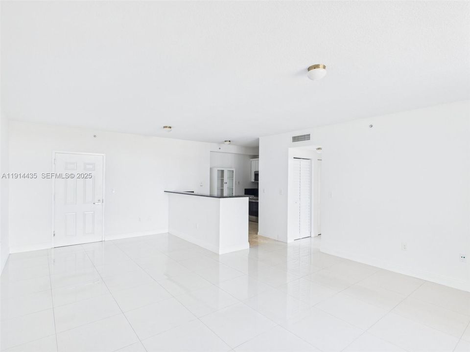 For Rent: $2,300 (1 beds, 1 baths, 40545 Square Feet)