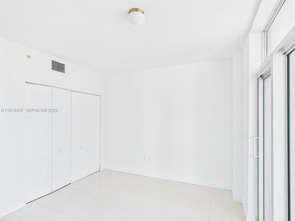 For Rent: $2,300 (1 beds, 1 baths, 40545 Square Feet)