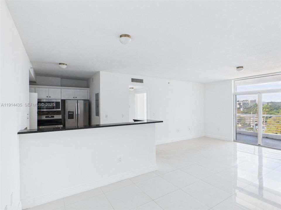 For Rent: $2,300 (1 beds, 1 baths, 40545 Square Feet)