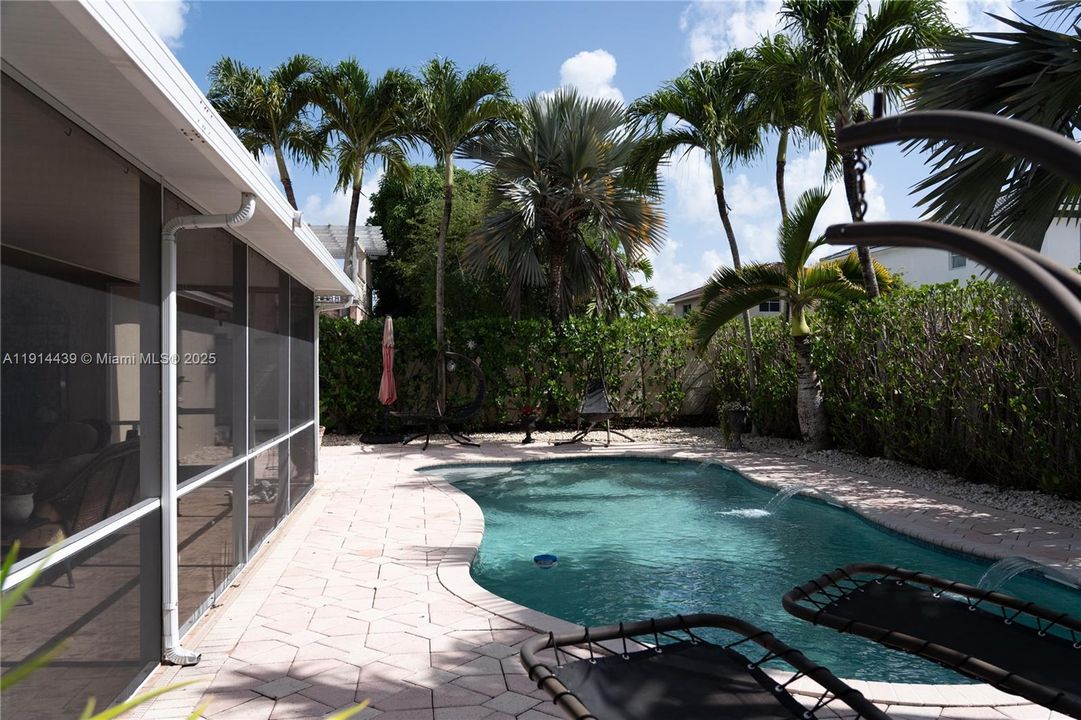 Active With Contract: $3,450 (3 beds, 2 baths, 1472 Square Feet)