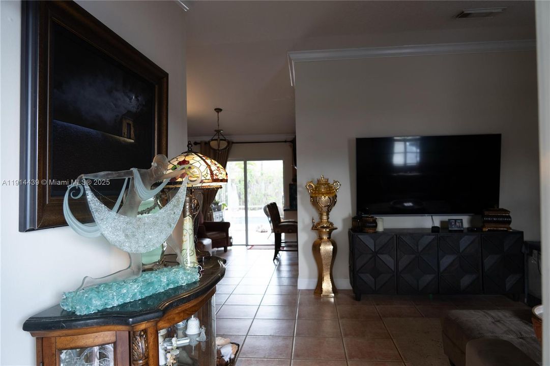 Active With Contract: $3,450 (3 beds, 2 baths, 1472 Square Feet)