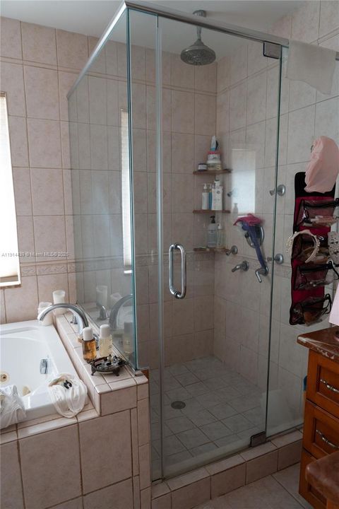 Active With Contract: $3,450 (3 beds, 2 baths, 1472 Square Feet)