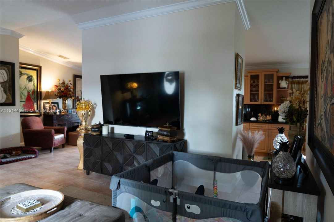 Active With Contract: $3,450 (3 beds, 2 baths, 1472 Square Feet)