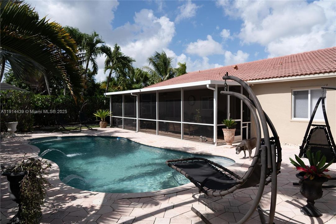 Active With Contract: $3,450 (3 beds, 2 baths, 1472 Square Feet)