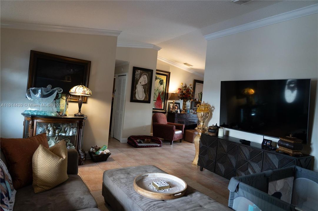 Active With Contract: $3,450 (3 beds, 2 baths, 1472 Square Feet)