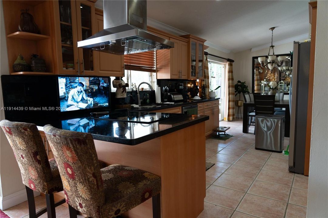 Active With Contract: $3,450 (3 beds, 2 baths, 1472 Square Feet)