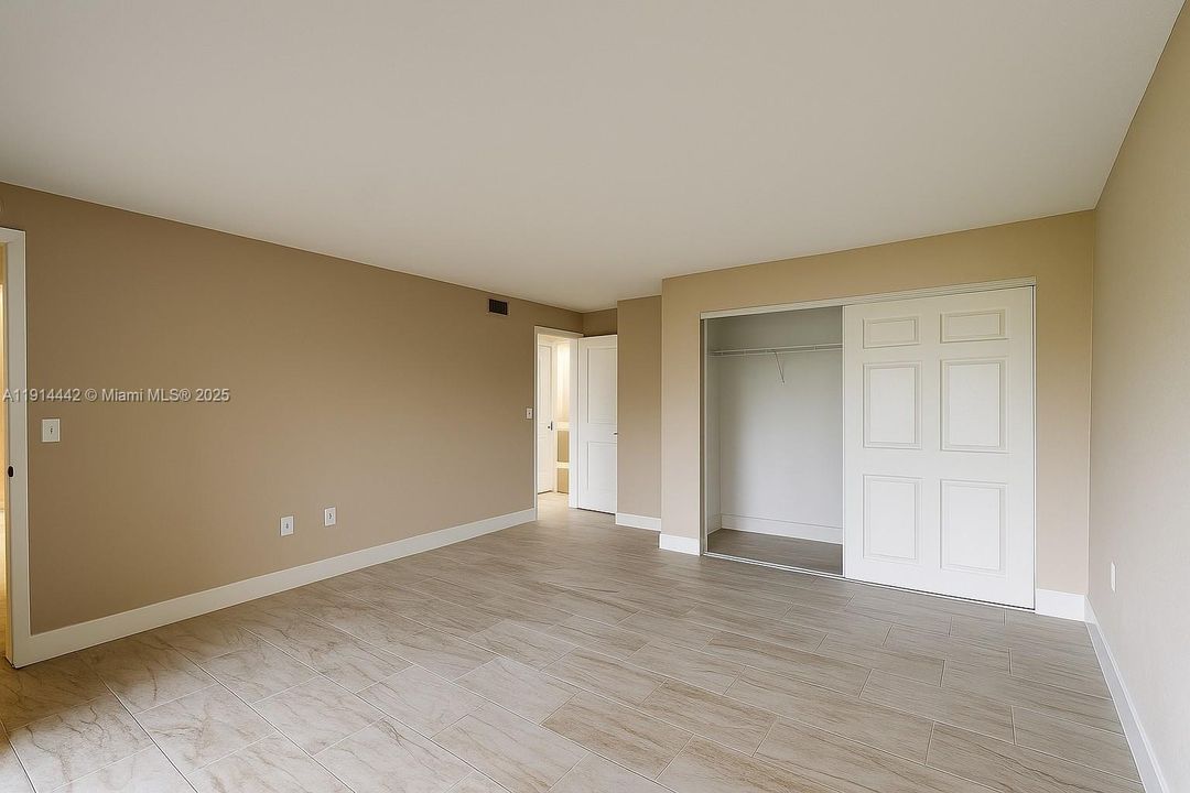 出租: $1,950 (2 贝兹, 1 浴室, 863 平方英尺)