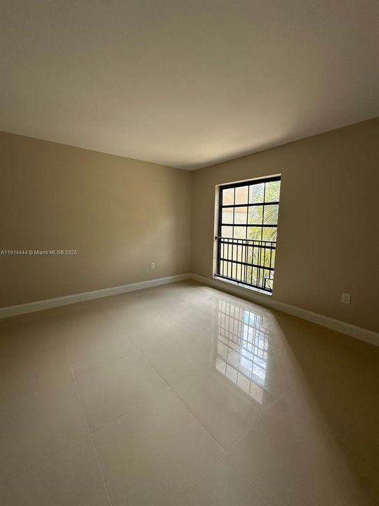 For Sale: $99,520 (1 beds, 1 baths, 833 Square Feet)