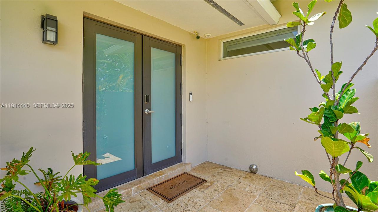 For Sale: $995,000 (3 beds, 2 baths, 1970 Square Feet)