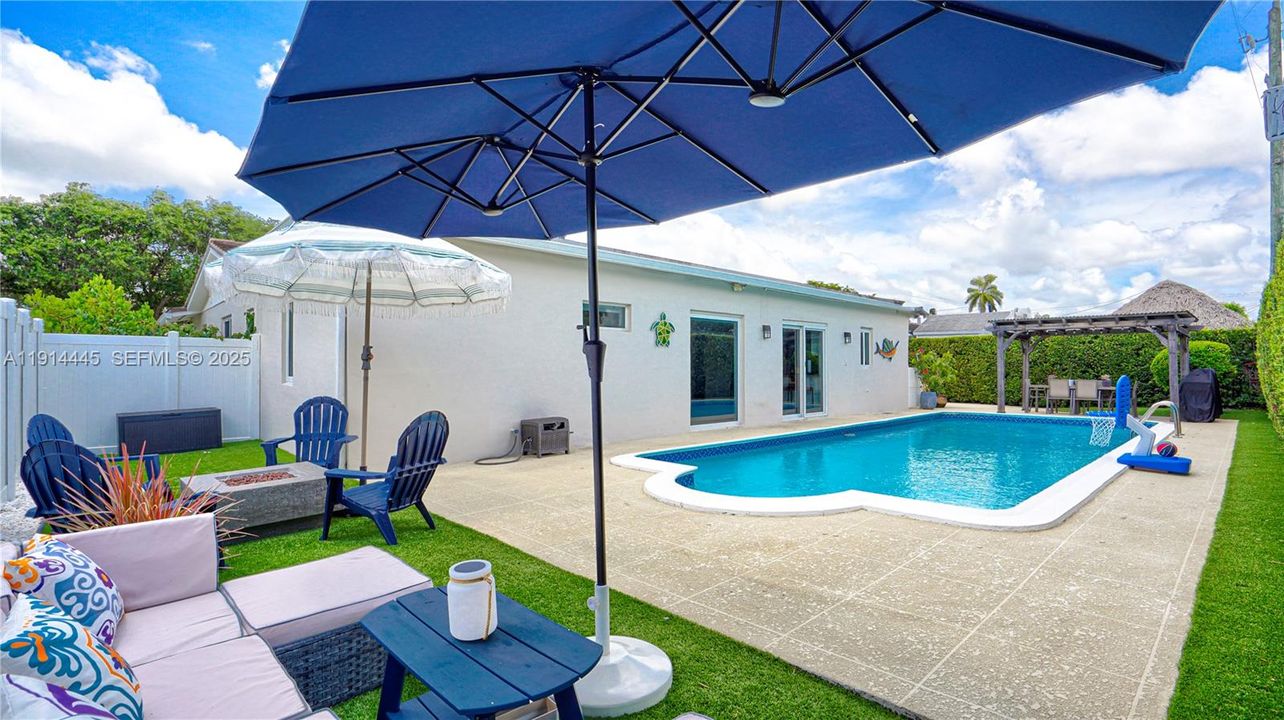 For Sale: $995,000 (3 beds, 2 baths, 1970 Square Feet)